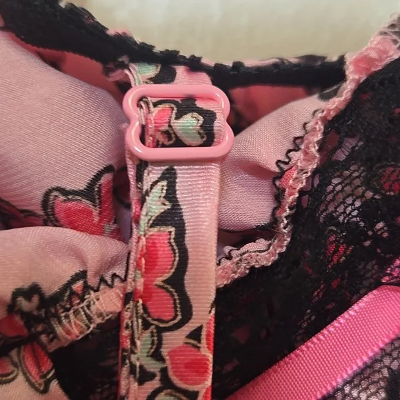 NWT Betsey Johnson Intimates Unique & Elegant Pink Floral/Black Lace Nightie - Picture 7 of 11